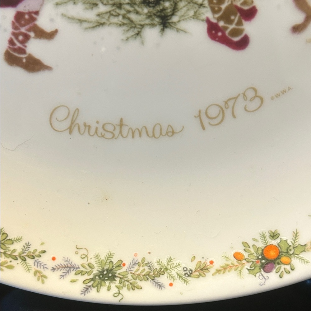 🍒Vintage Holly Hobbie Christmas 1978 Commemorative Edition Plate🍒 - Picture 5 of 7